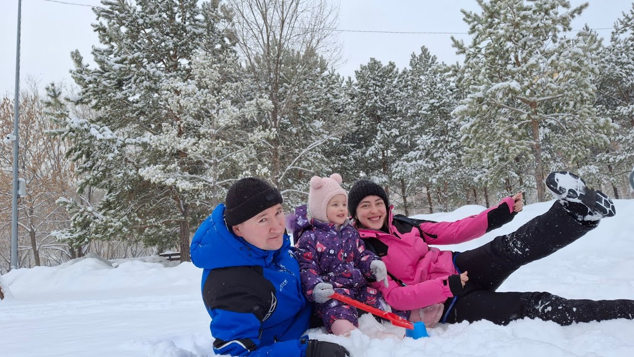 Прогулка в снежном парке 