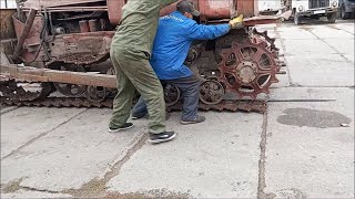 Трактор ДТ-75 замена гусянок к зиме))))