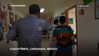 Equipos de vacunacion en Mexico se movilizan por un brote de sarampion en una co