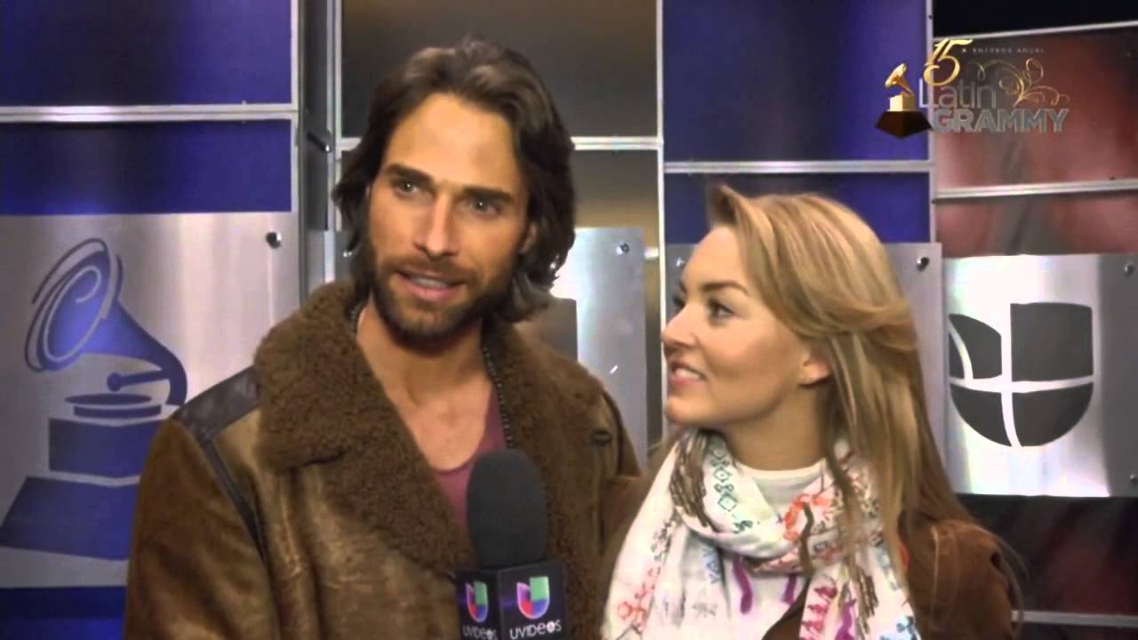 Angelique y Sebastian llegaron bailando apretadito