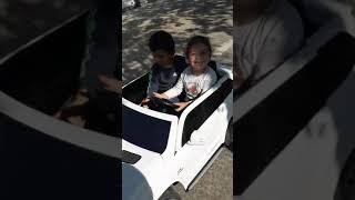 Elif Kuzeniyle Sahilde Akülü Araba Turu Yaparsa mercedes-benz,Battery Powered Car.2020