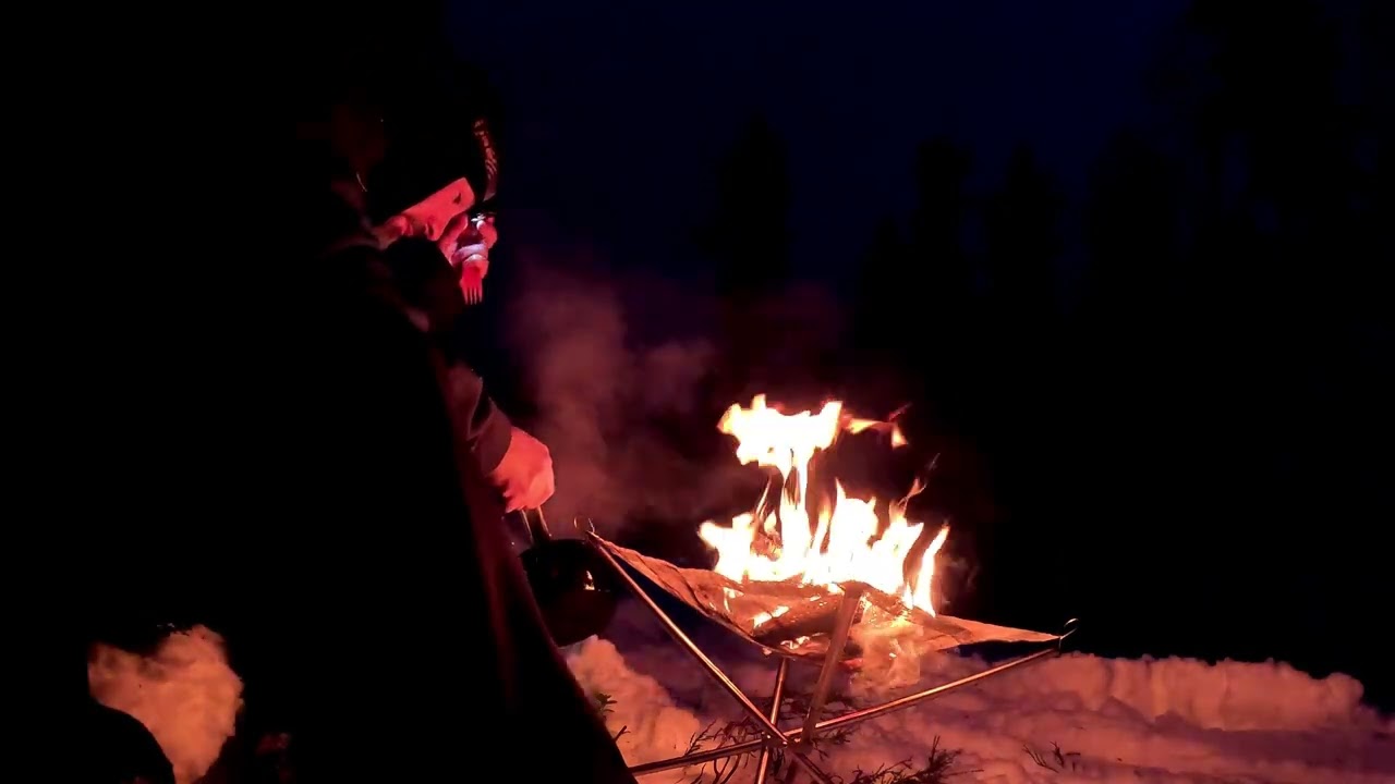 Skidåkning och eldning - Mys i skogen