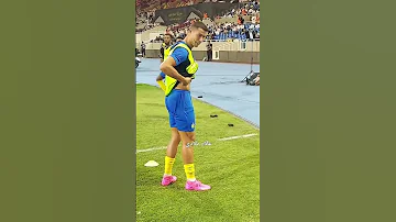 كرستيانو رونالدو مع احد الاطفال قبل مبارة النصر والاتحاد المنستيري لايك اشتراك 