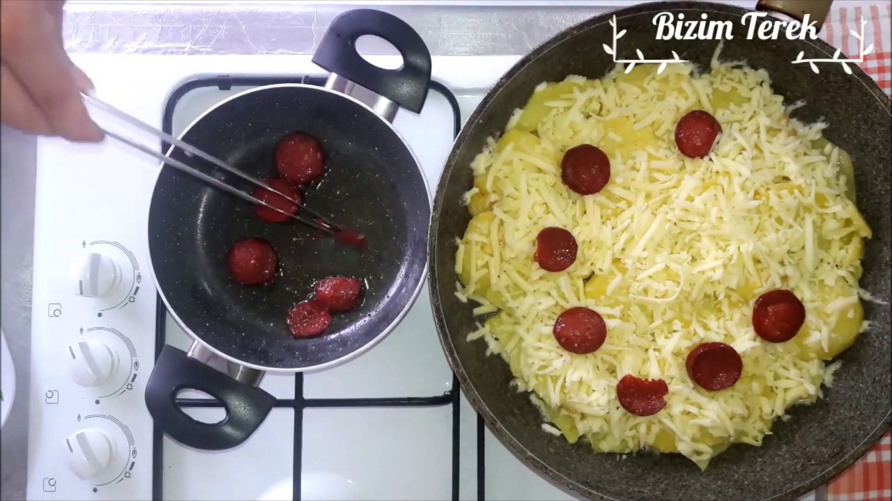 Çok Pratik Patates Pizzası Tarifi – Kahvaltılık Patates Tava – Bizim Terek Yemek Tarifleri Çok Pratik Patates Pizzası Tarifi – Kahvaltılık Patates Tava – Bizim Terek Yemek Tarifleri