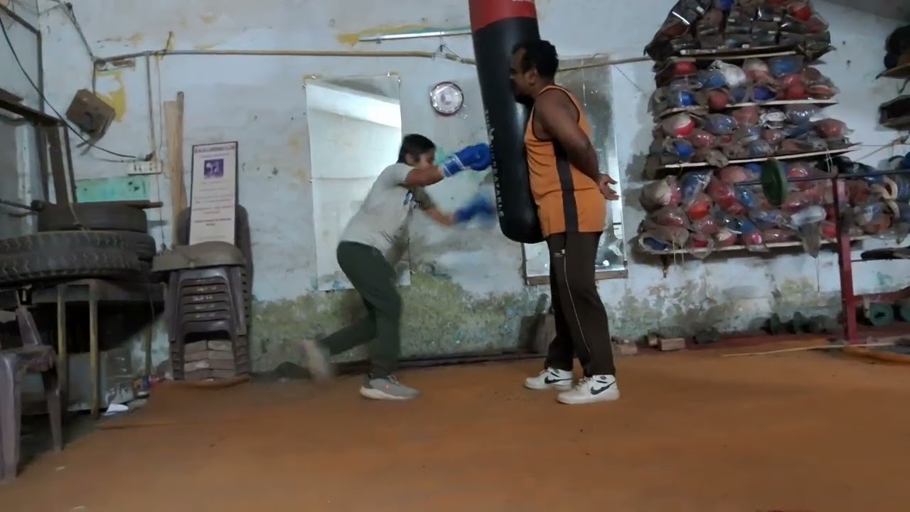Sanjay kit bag practice with coach anil boxer training call9989791988 DMBC boxing club Indra pryadar