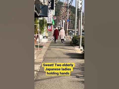 ALL We Need is Love!Two elderly Japanese ladies holding hands #japan #shorts #holdinghands#高齢者用手持ち