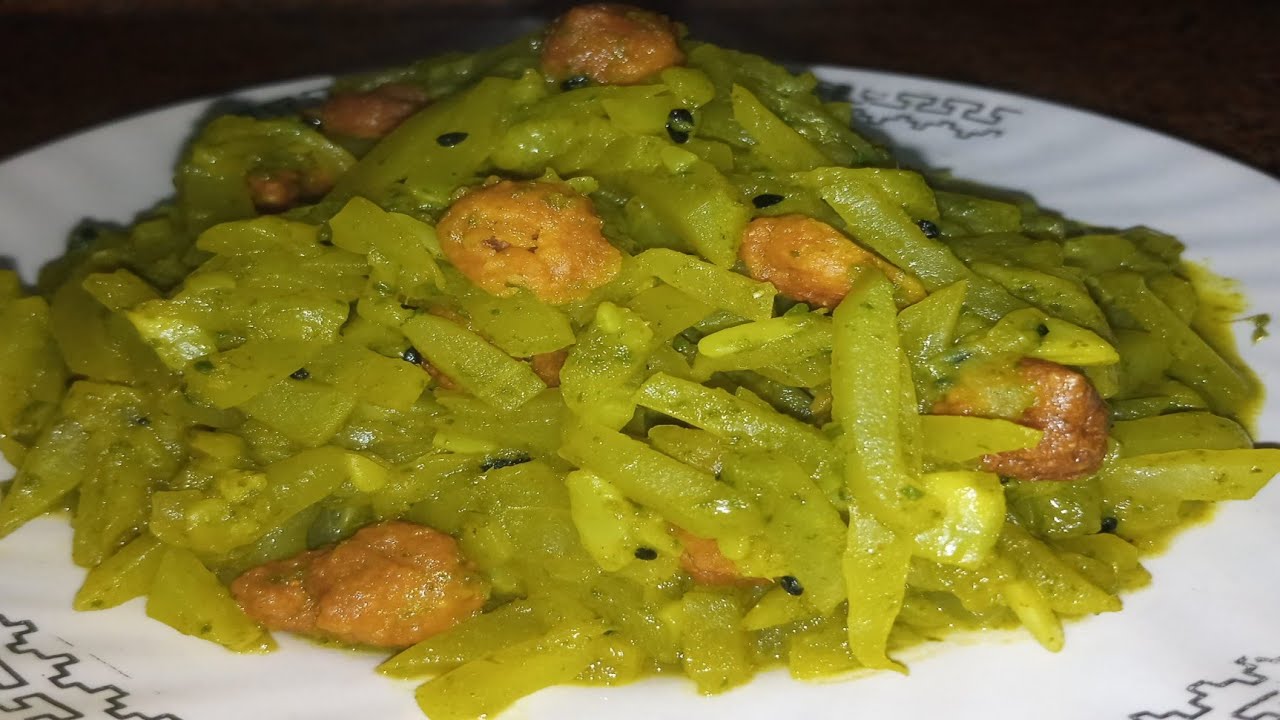 মশলা ছাড়া সম্পূর্ণ নিরামিষ লাউ ঘন্ট,lau ghonto