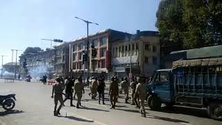 Police Use Tear Smoke Shells After Shia Procession Try To Entry Lalchowk Srinagar