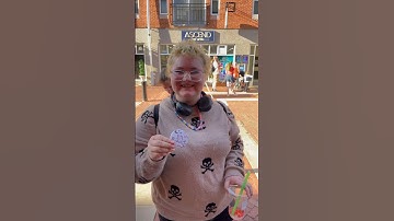 teaching people how to make pinback buttons ⚙️😁 #zachriddleart #fiftyfiftee50tour #buttonpress