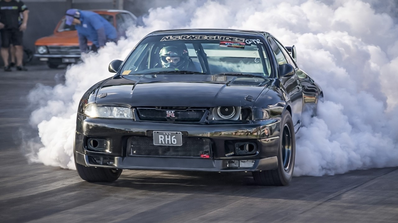 INSANE POWER!! R33 Skyline | RH6 GTR - YouTube