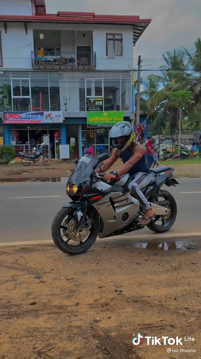 gullarm එක එන කොට වටේ ඉන්න ඔක්කොම confused 😍 /cbr gullarm public reaction #bikelover #cbr250rr #sl