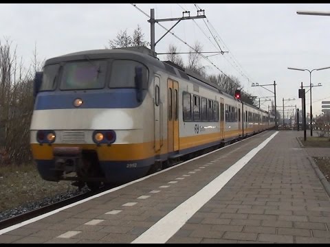 SGMm 2992 + 2953 komen aan op station Zaandijk Zaanse Schans