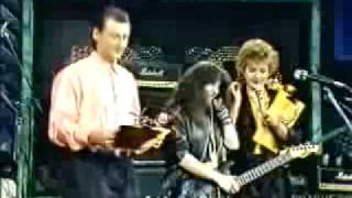 Girlschool - All Day All Night + C&#39;mon Let&#39;s Go - LIVE