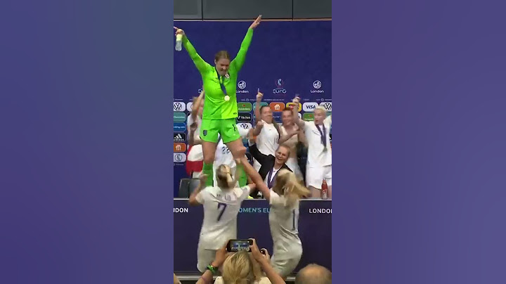 The Lionesses Storm Into Sarina Wiegman's Press Conference 🏆🤣