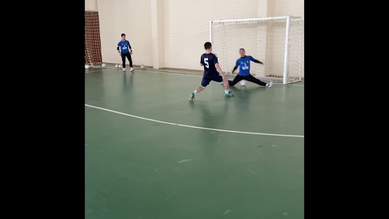 Работа вратарей АГМК.