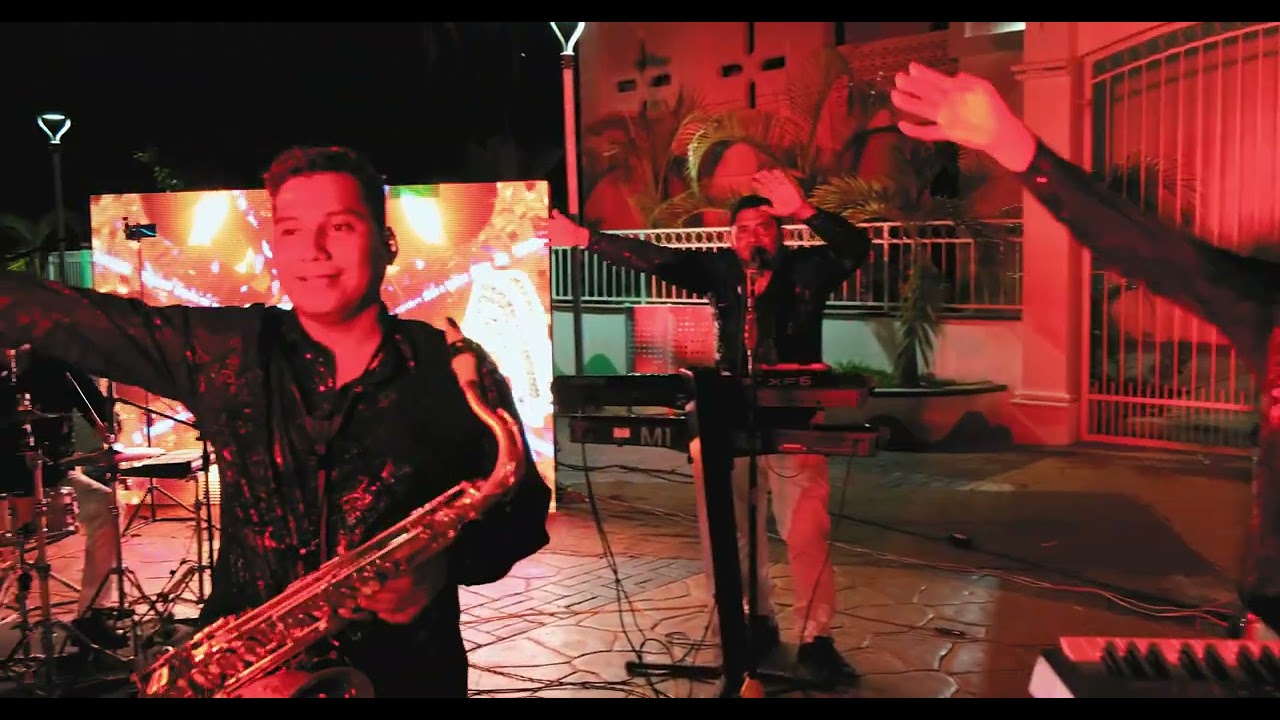 EL SHOW DEL BURRO LOCO / LA FLOR DE PIÑA LA TROPILLA DE MIGUEL CAMERO