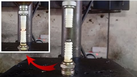 Surreal o que aconteceu com essas 2 velas e uma esfera de aço 