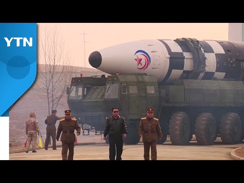 [이슈인사이드] 북한, 간밤 대규모 심야 열병식 개최...신무기 나올까 / YTN