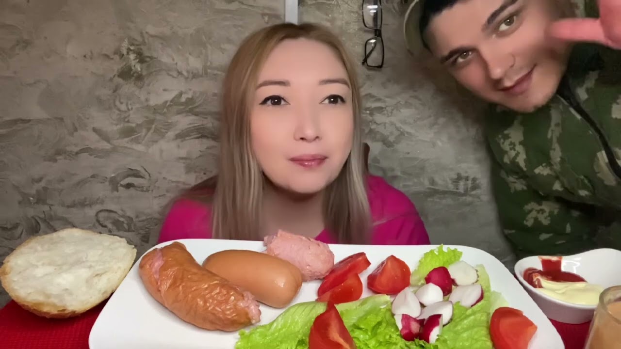 МУКБАНГ шпикачки 😅