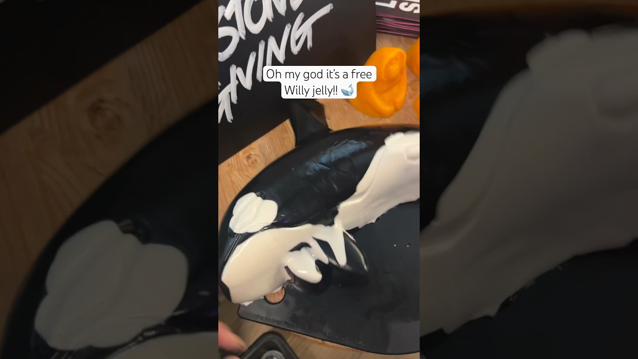 How amazing 🤣 a giant free willy shower jelly! 