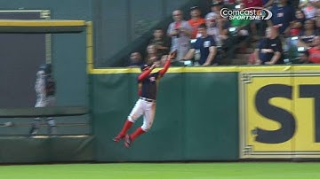 DET@HOU: Springer makes a great catch to rob a hit