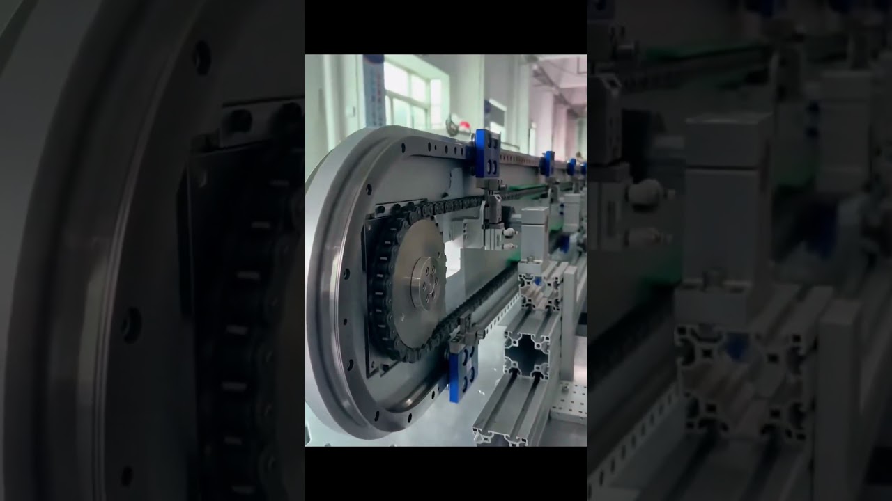 Industrial Chain Display | Showcase of Precision and Durability