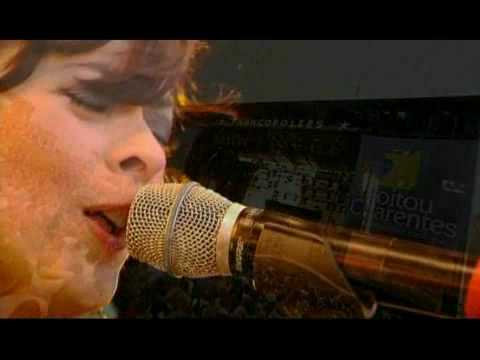 YouTubeでEmilie Simon Ballad Of The Big Machine liveを視聴
