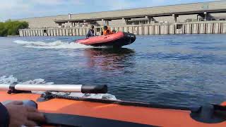 На моторной лодке Kitt Boats 390 по Москва-реке
