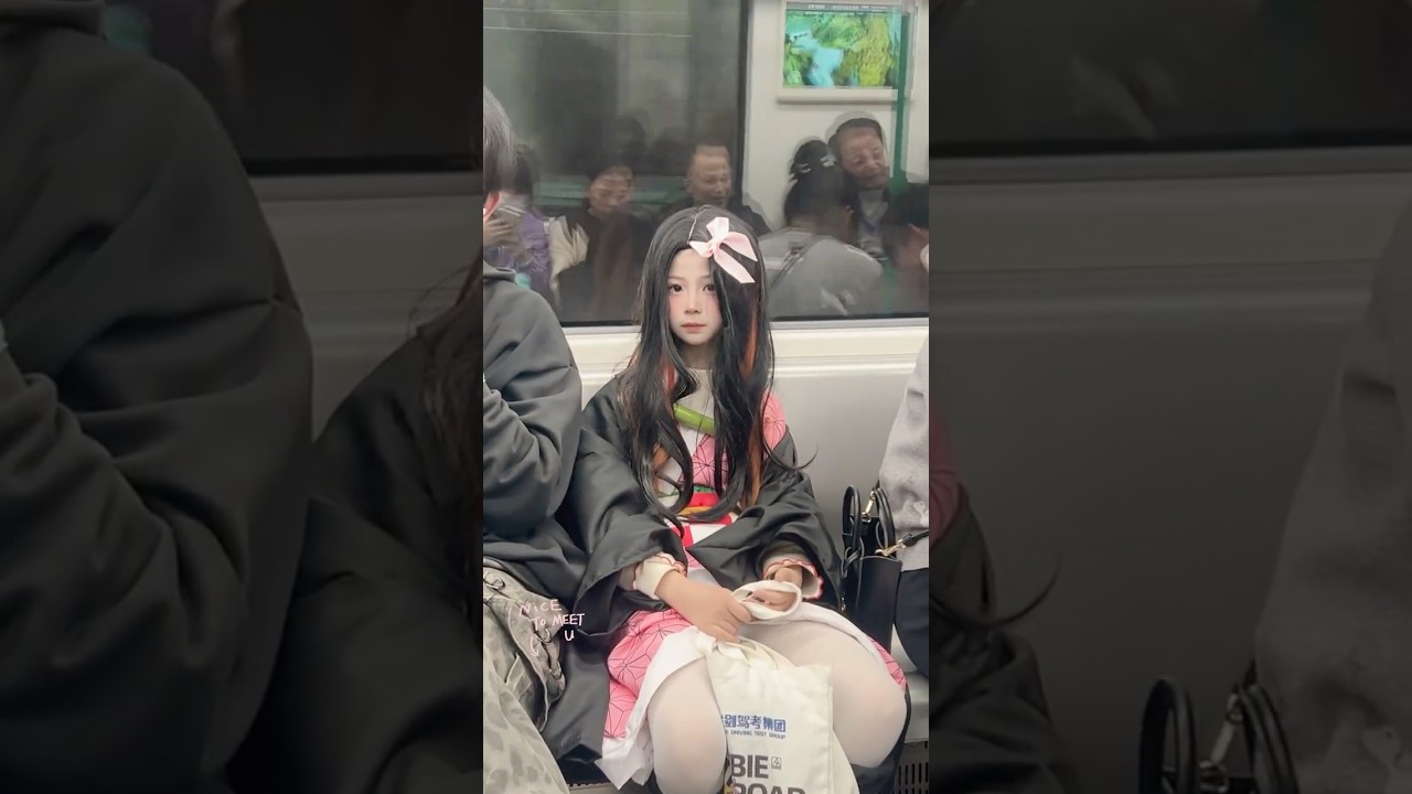 Nezuko on the subway #anime #game #fyp #kimetsunoyaiba #demonslayer #cosplay #cosplayer #girl