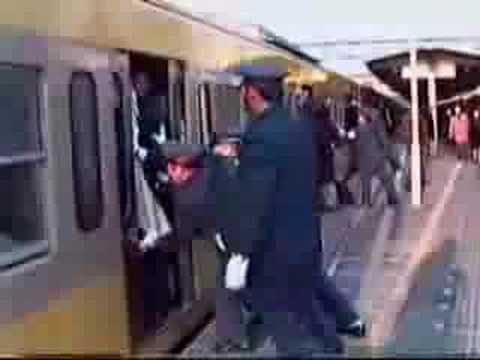 oshiya tokyo train pushing