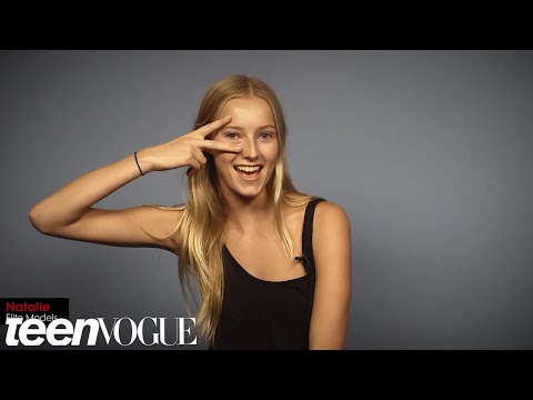 watch-these-fashion-models-demonstrate-how-to-pose-for-pictures