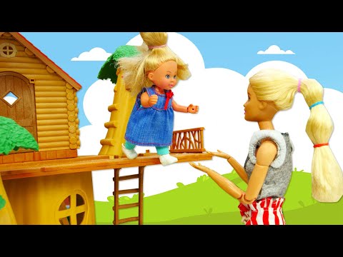 Barbie ve Ken videosu. Ken, Evi için ağaç evi yapıyor. Barbie Ailesi.
