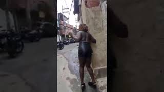 mulher bêbada cair  #mulher #cair #rir #reir #covid #diciembre