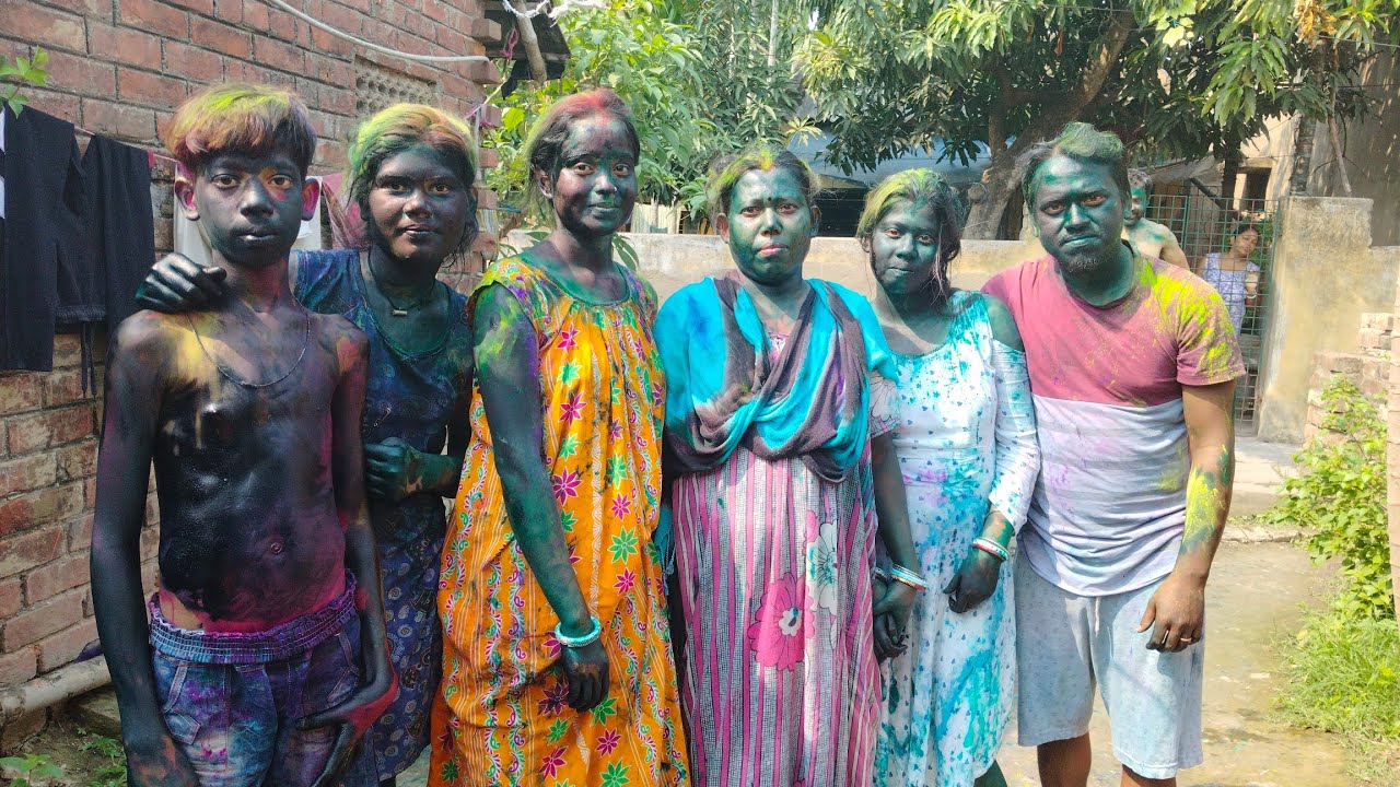 রঙ খেলতে গিয়ে এই হাল হবে ভাবতেও পারেনি...