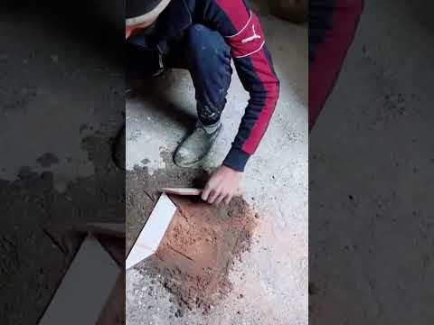 فيديو: كيفية جعل الأرضية في الحمام بشكل صحيح