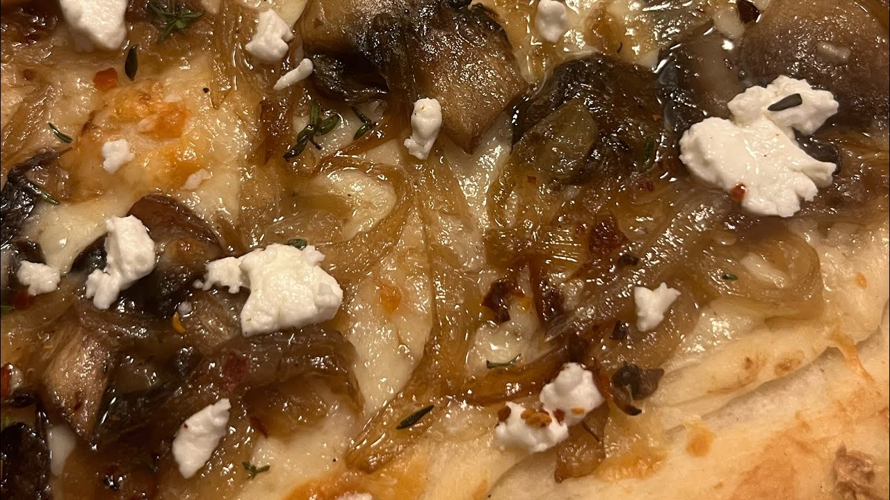 carmelized onion and mushroom pizzaaa