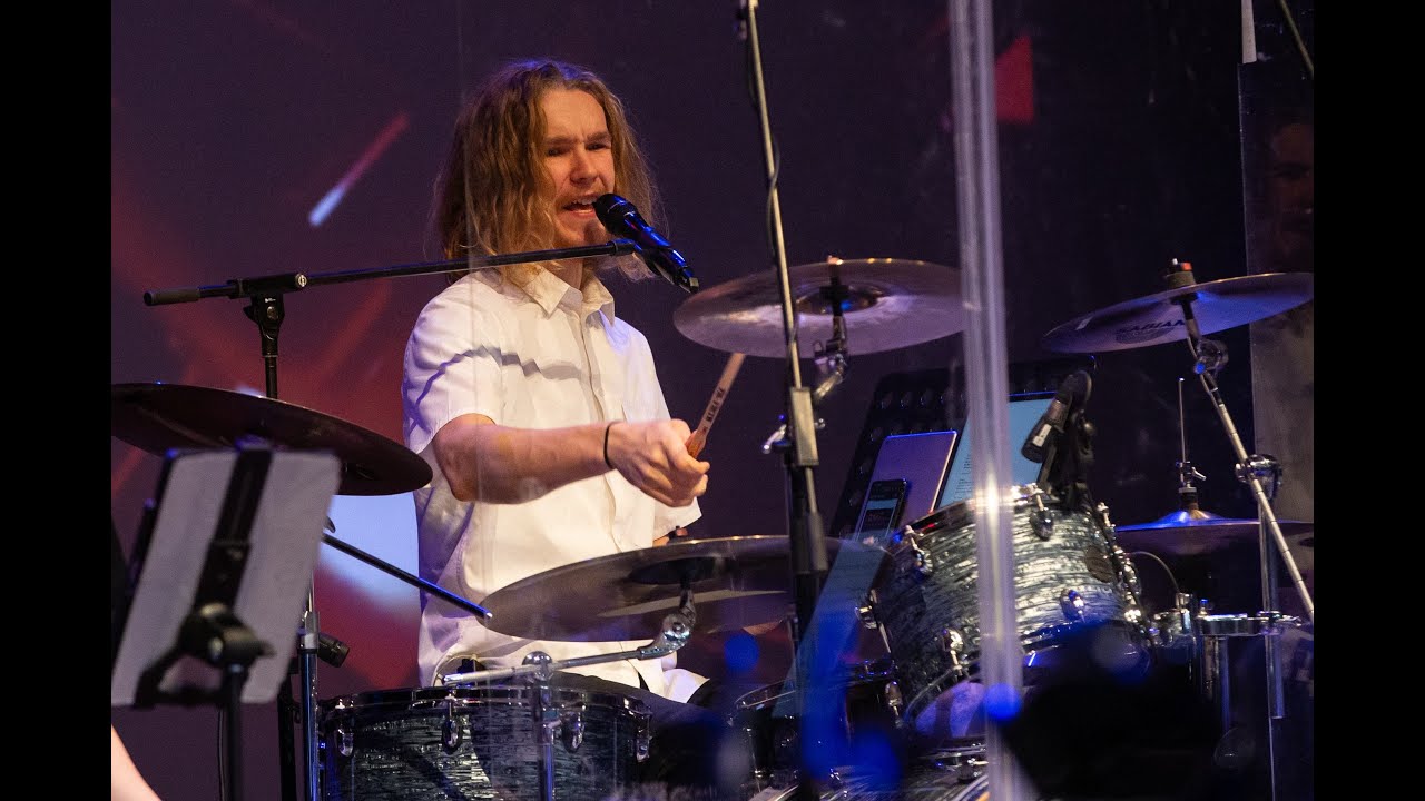 Väike laul suurele lavale 2024: ülevaade kontserdist Jõhvi kontserdimajas 9.12.2024