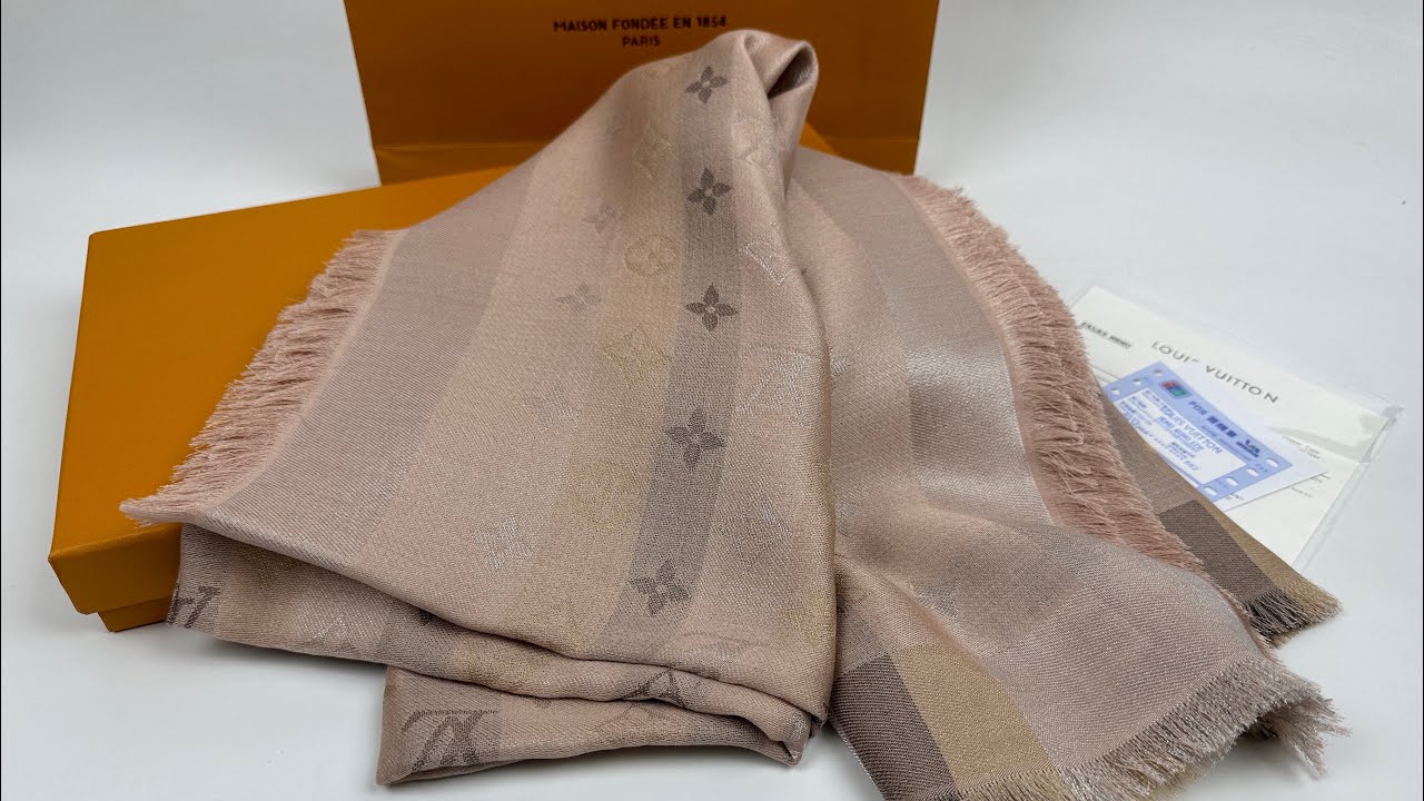 LV scarf