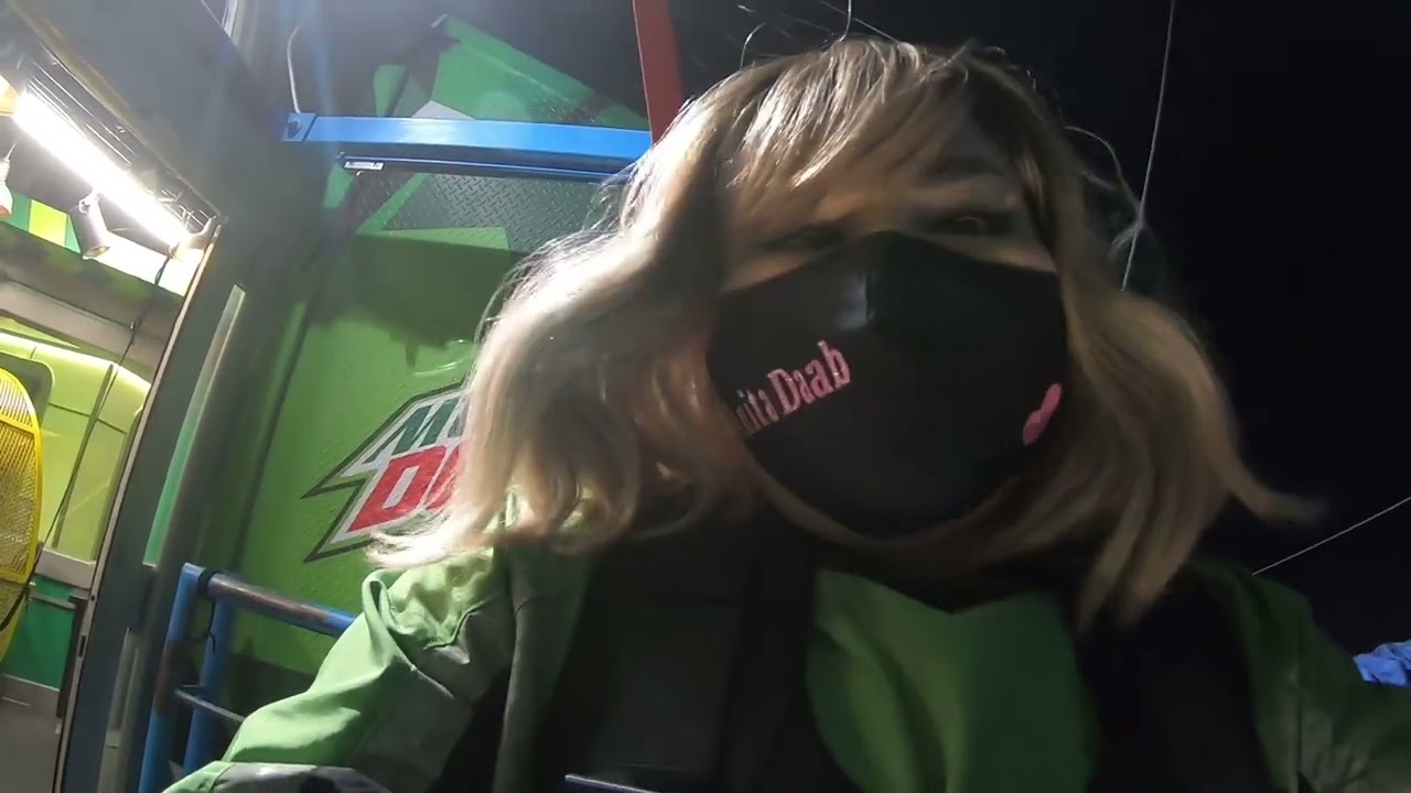 bungee jumping off the strat in Vegas wig flies off 😭