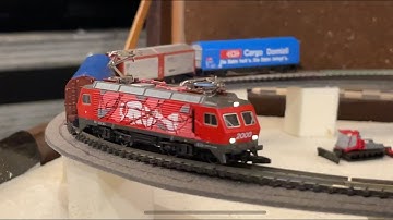 Z Briefcase #006 - successful test with 3 trains. (Echelle Z scale).  Märklin 8847.1 « Grafittilok »