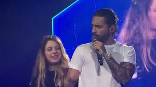 Maluma Besa Una Fan Kisses Beautiful Fan On Stage World Tour