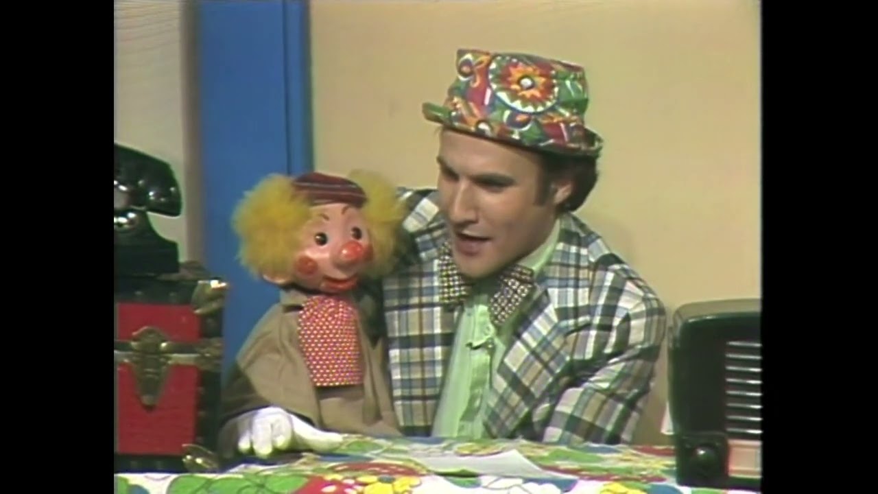 Uncle Floyd Show: Oogie just wants to hang out with the chicks