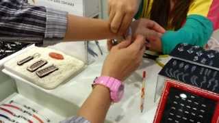 Thailand Pattaya: How they write your name on a rice grain in a giftshop 720HD