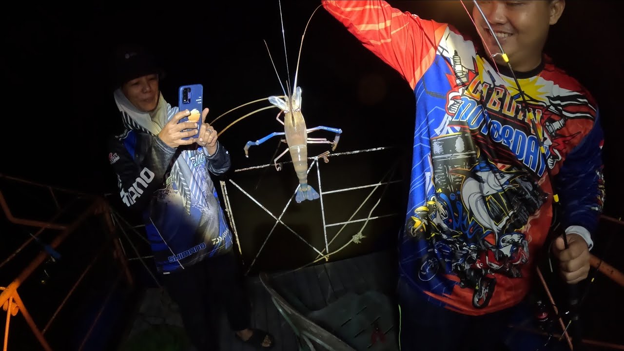 Memancing udang bersama family di sungai iran suai