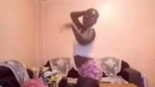 KENYAN GIRL STRIPTEASE DANCING TO HEAVY BASS GENGETONE