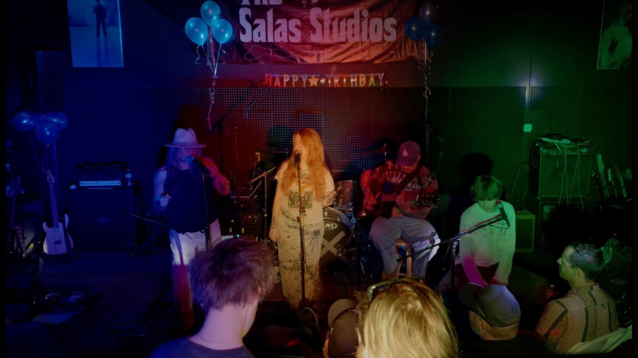 MFIORE- SEEMLESS "LIVE" Performed By Family