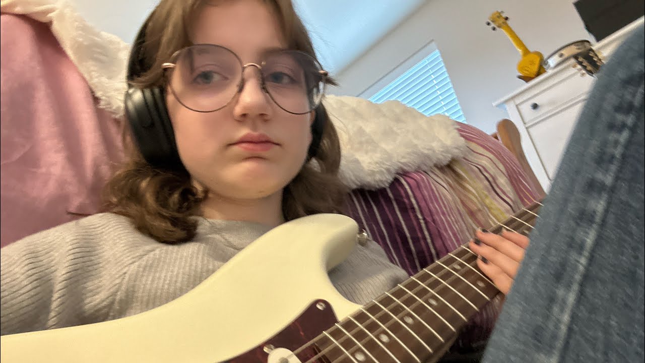 unboxing/playing electric guitar for the first time
