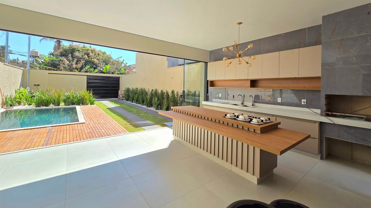 CASA DE ALTO PADRÃO À VENDA, 3 SUÍTES, PISCINA, REG. DO VILA BRASÍLIA APARECIDA DE GOIÂNIA GO