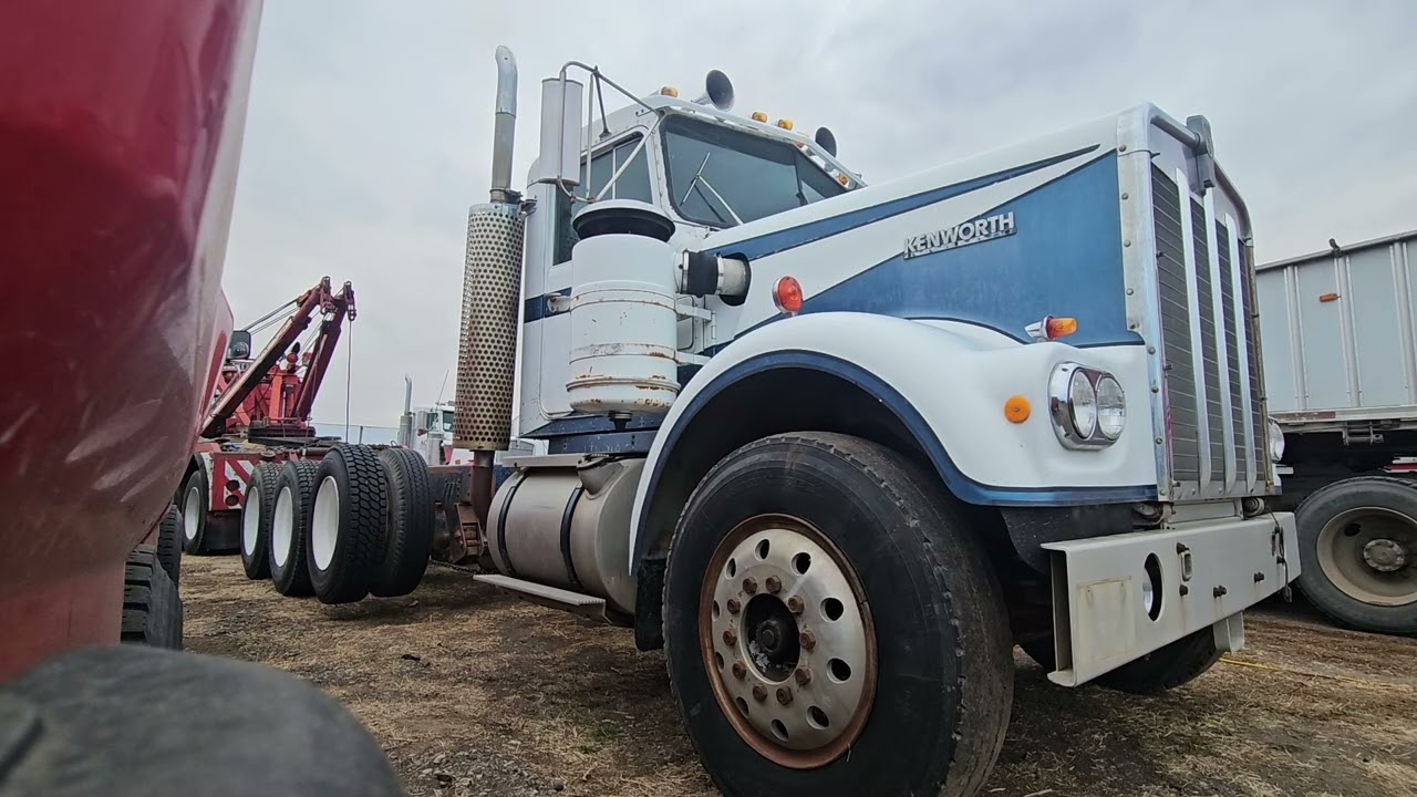 Cummins V-903 V8 diesel cold start in 1971 Kenworth W900A