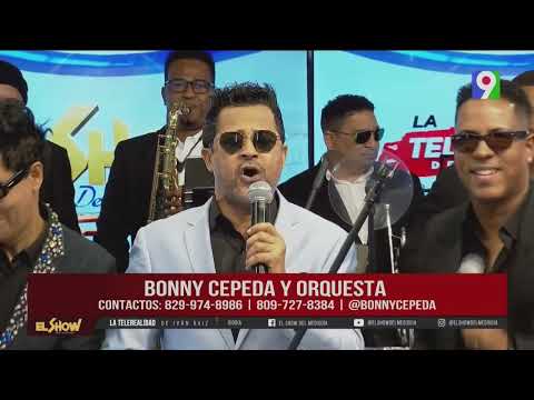 Carlos David surprises Bonny Cepeda.